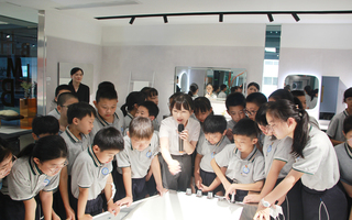 莘莘學子走進歐路莎，感受智造魅力